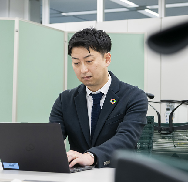 自動車整備士と映像制作を経てIT業界へ