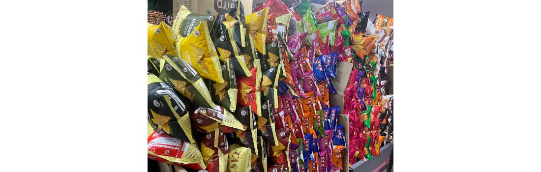 袋が膨張しているスナック菓子の写真