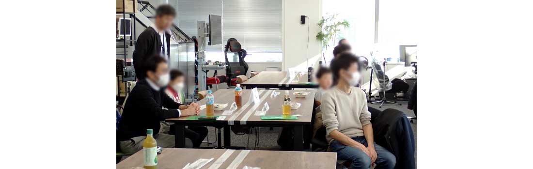お話しを聞いている様子